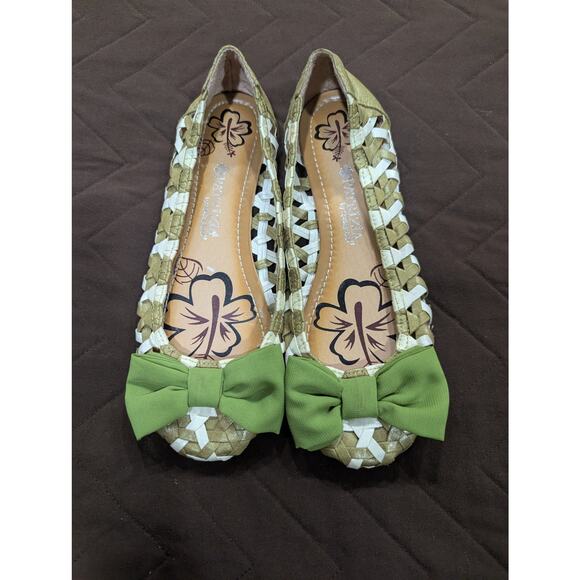 Pretty green & white colored leather woven ballet flats w/ matching green bows - Picture 1 of 8